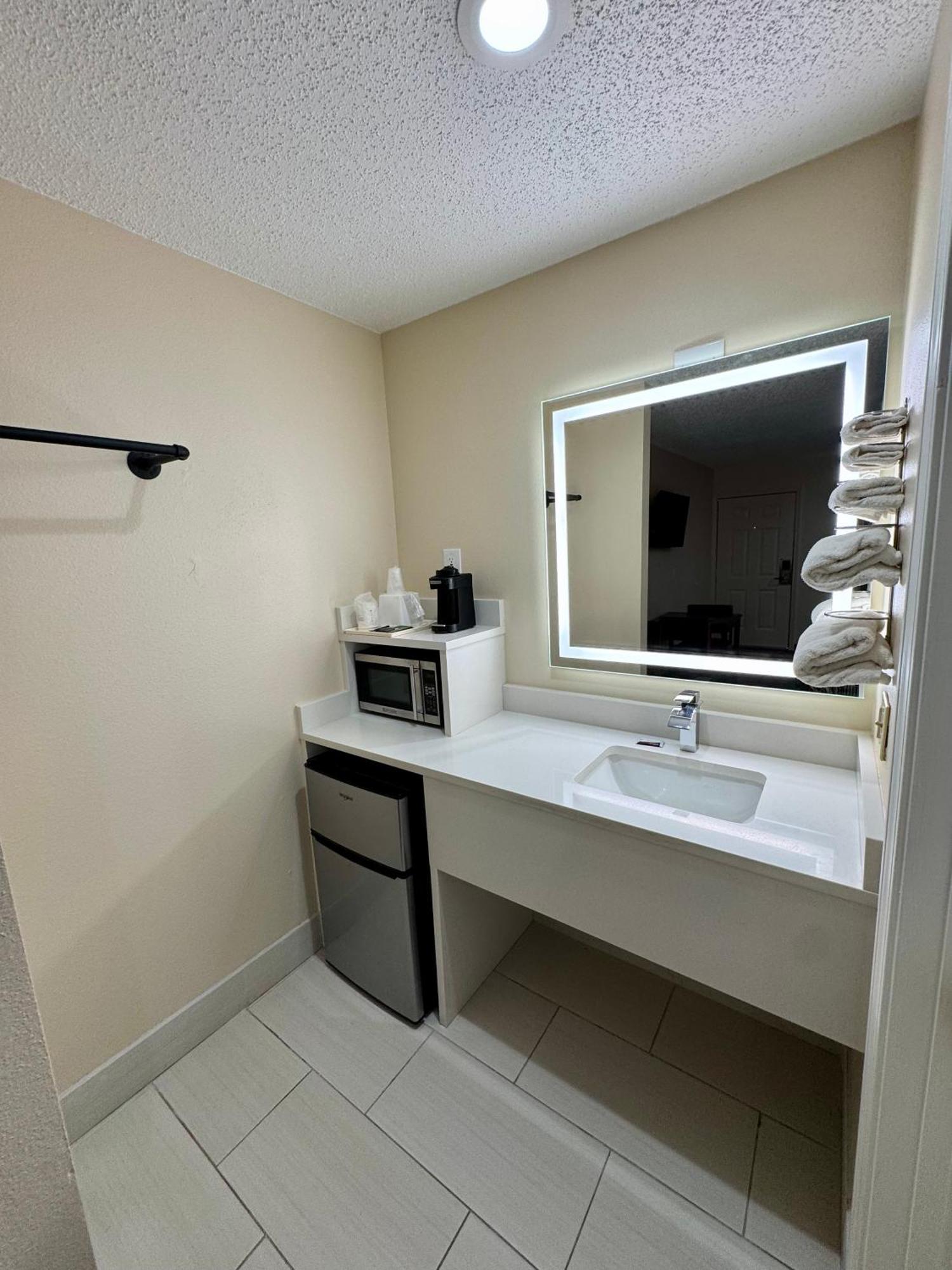 Razorback Inn Rogers Extérieur photo